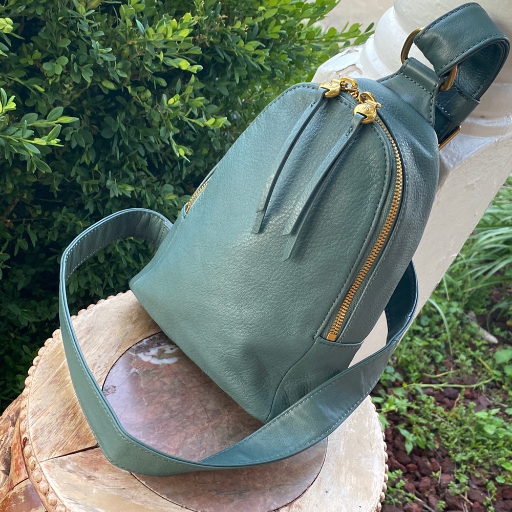 💚💛HOBO Fern Sling crossbody bag 💚💛